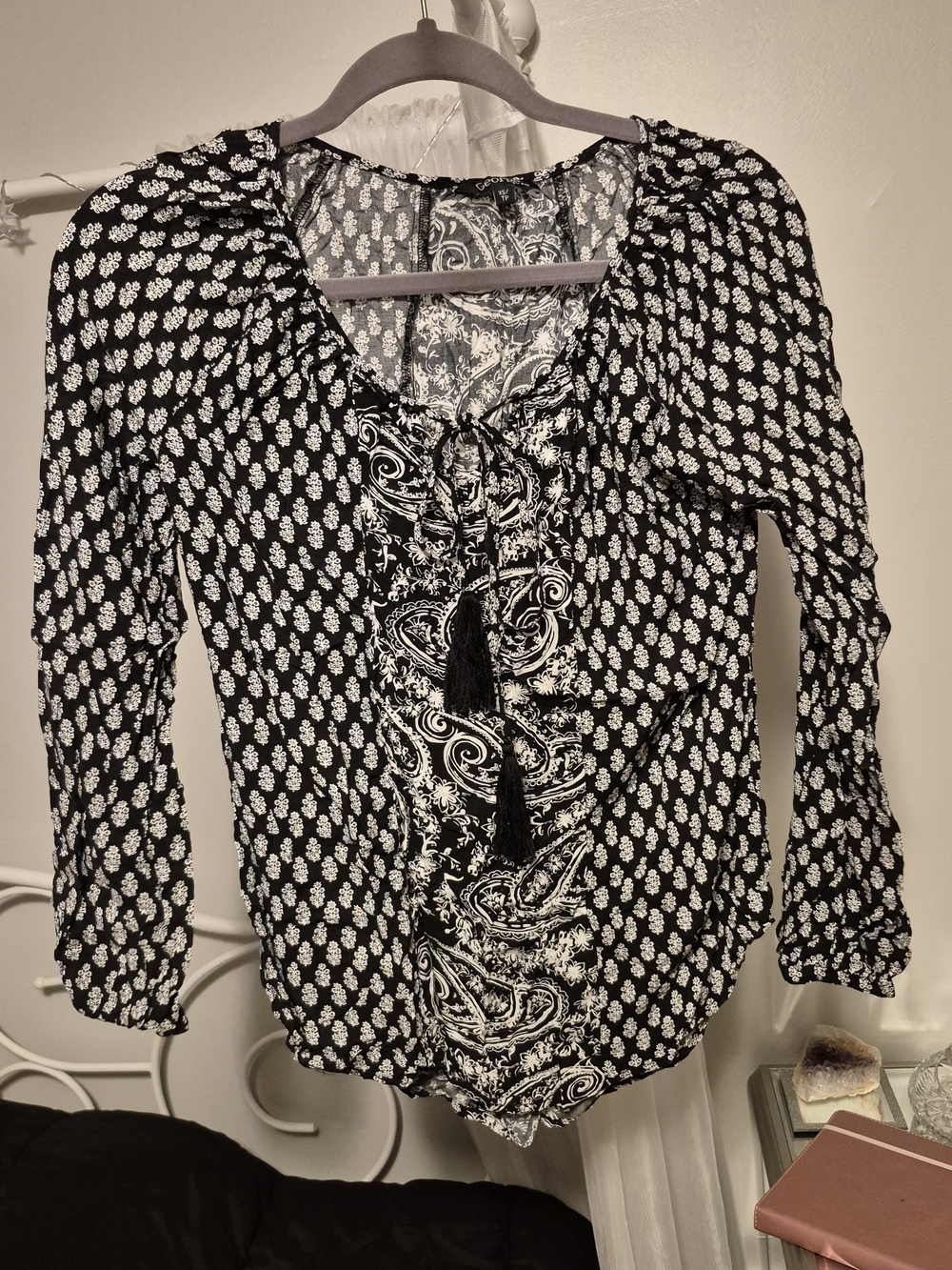 2/$15 George Black & White Paisley Tie-Front Long-Sleeve Blouse